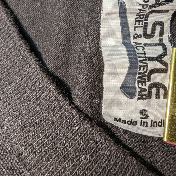 Lights ๐จ๐ฆ Band Tee - Picture 4 of 6